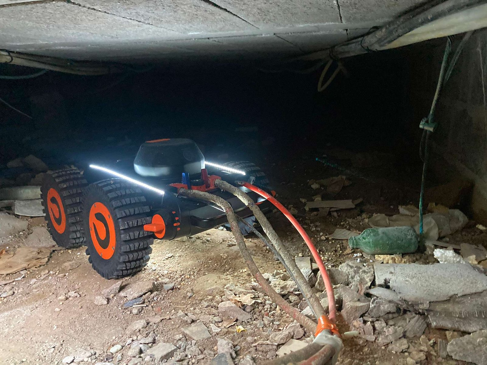 Avec nos robots isolants Q-Bot, nous oeuvrons en faveur de la réhabilitation thermique des logements. Notre cible : les vides sanitaires.